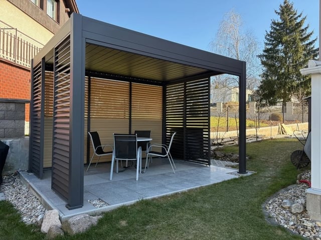 Pergola PANEL WOOD LAMELY zastínění sklápěcí horizontální 1 m pro bioklimatickou Rojaplast