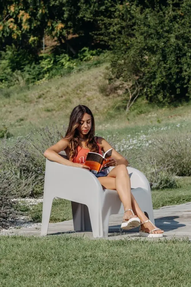 Zahradní křeslo PETRA ARMCHAIR plastové – grafit Rojaplast