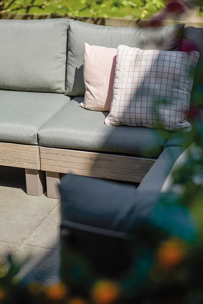 Zahradní souprava ELEMENTS SIGNATURE plastový walnut Rojaplast (foto 32)