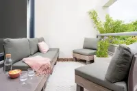 Zahradní stůl ELEMENTS SIGNATURE plastový walnut Rojaplast (foto 28)