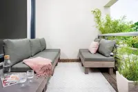 Zahradní stůl ELEMENTS SIGNATURE plastový walnut Rojaplast (foto 44)